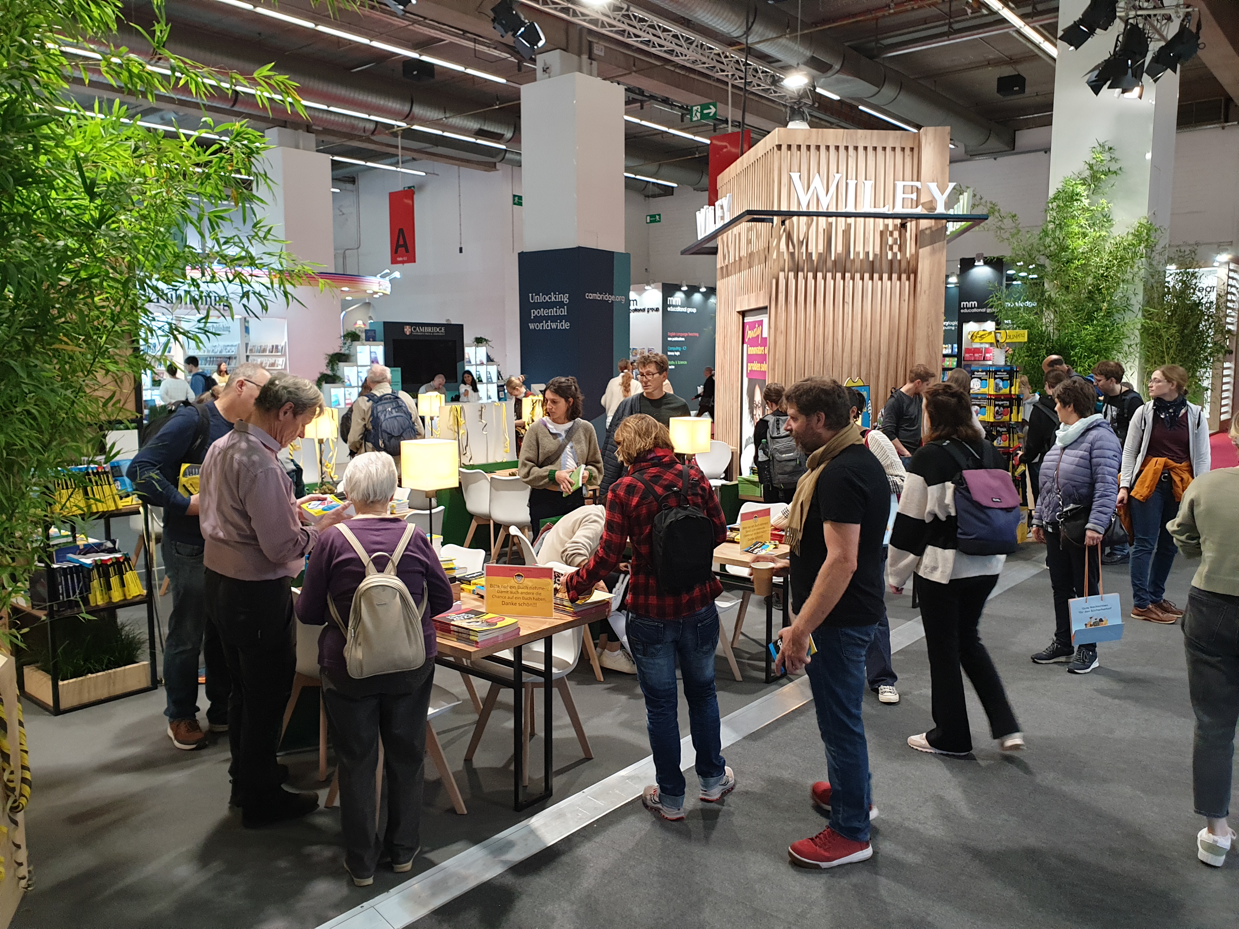 Image of Frankfurt Book Fair Attendees at the Wiley booth