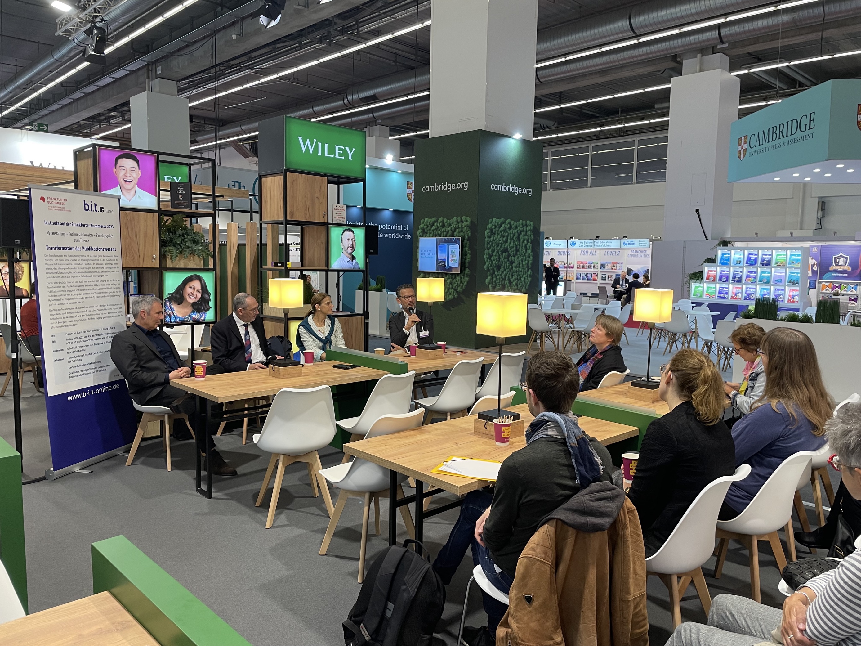 Image of attendees at a Wiley event at the Frankfurt Book Fair