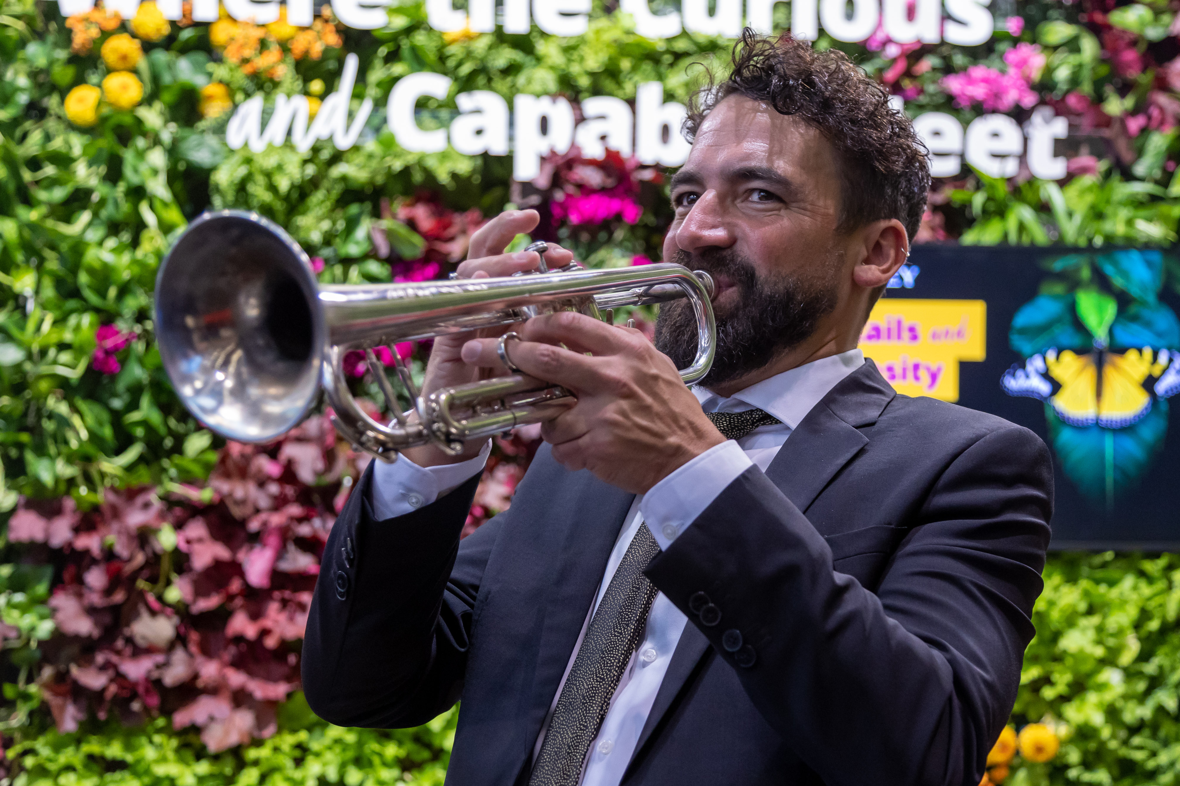 Image of a person playing the trumpet at the Frankfurt Book Fiar